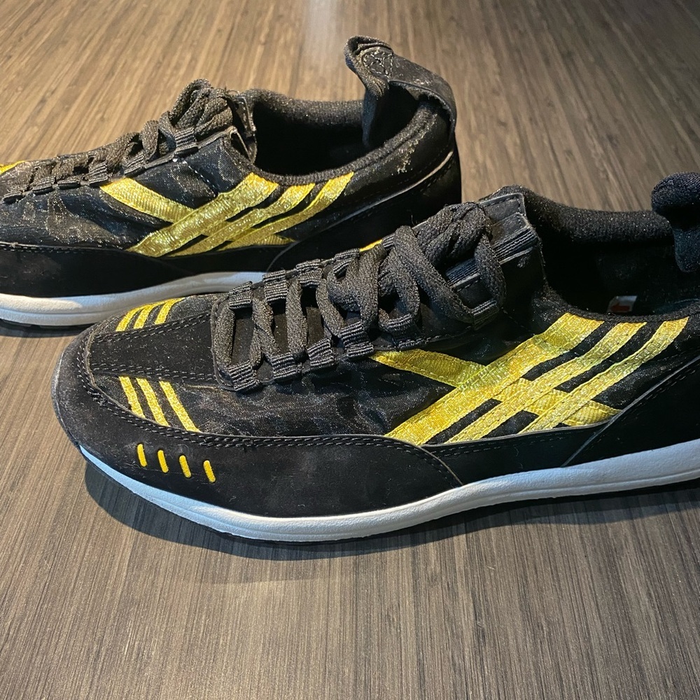 ESTATE SALE BLACK & YELLOW WOMEN’S SNEAKERS
